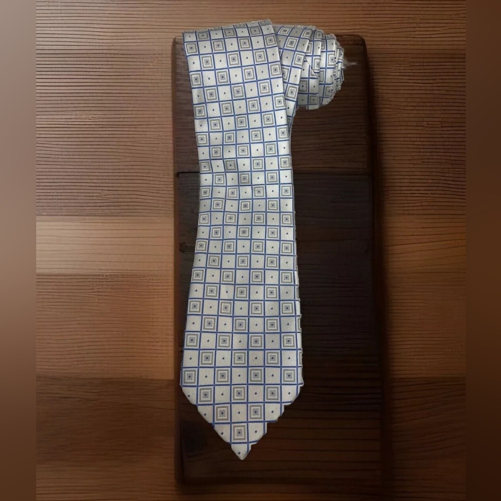 DONALD J. TRUMP MEN'S TIE Grey BLUE/GEOMETRIC WIDTH: 3.50" LENGTH: 60"